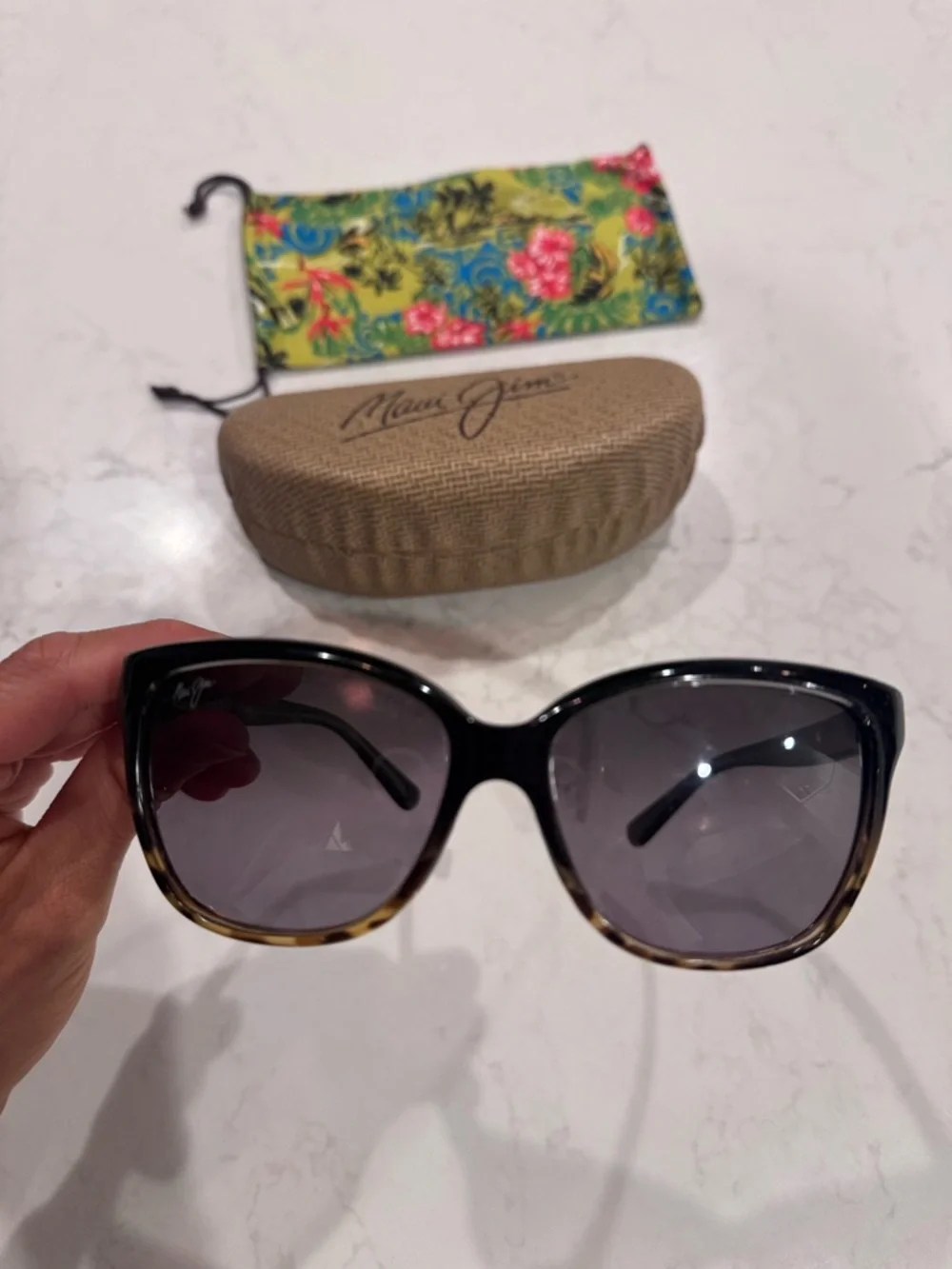 Maui Jim Women's Black to Brown Gradient Frame Sunglasses with Case & Pouch - Picture 2 of 12